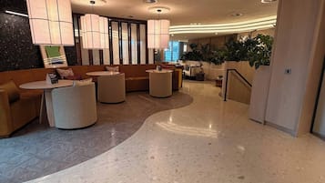 Apartment, 2 Bedrooms, Accessible | Lobby