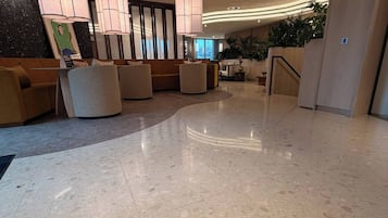 Apartment, 2 Bedrooms, Accessible | Lobby