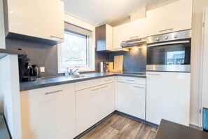 Kühlschrank, Ofen, Herdplatte, Toaster