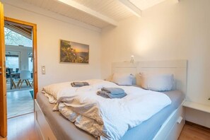 2 bedrooms, WiFi, bed sheets