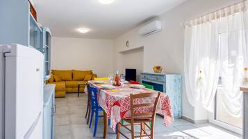Family Apartment, 1 Bedroom, Terrace (Rural Apt Arya: Garden & BBQ) | Dining