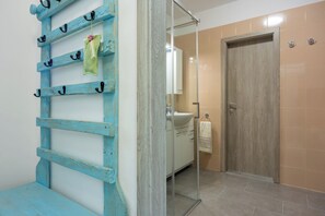 Family Apartment, Multiple Bedrooms (Apartment Arya Puče) | Bathroom - Apartment Arya Puce (Koper)