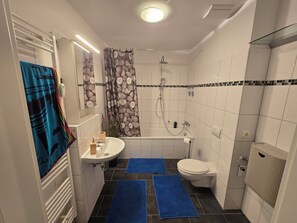 Soap, toilet paper - TechisHolidayApartment (Magdeburg)