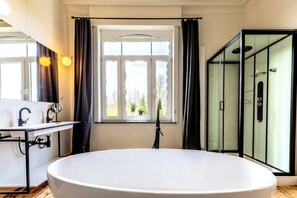 Hair dryer, towels, soap, toilet paper - Fabulous 7-bedroom country house in charming Oudenaarde awaits you (Oudenaarde)