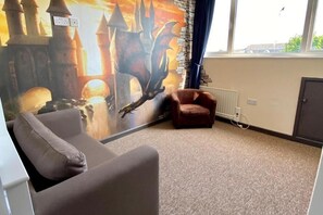 Quadruple Room, Courtyard View | Interior - Wizardry Hotel Great Yarmouth  (Great Yarmouth)