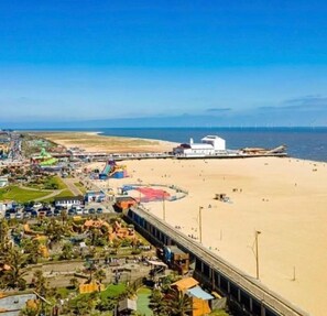 Quadruple Room, Courtyard View | Beach - Wizardry Hotel Great Yarmouth  (Great Yarmouth)