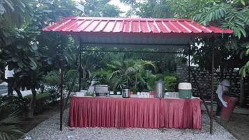 Khu ẩm thực ngoài trời