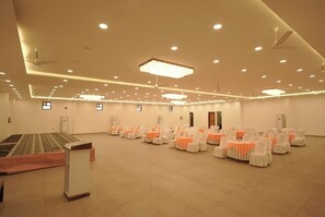 Banquet hall - The Manrals Resort (Ramnagar)