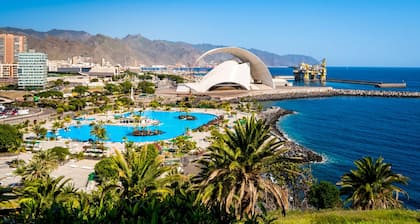 Vacation Apartment 'Sunny House' with Sea View, Balcony and Wi-Fi