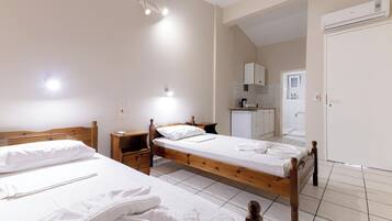 Iron/ironing board, bed sheets