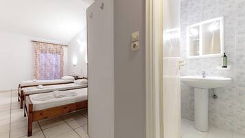 Triple Room, Balcony | Iron/ironing board, bed sheets