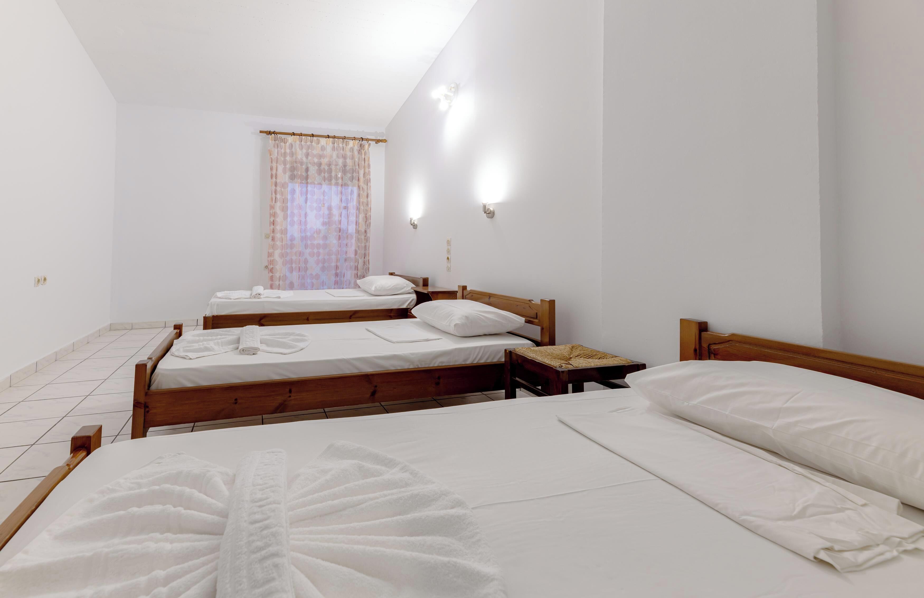 Triple Room, Balcony | Iron/ironing board, bed sheets
