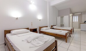 Triple Room, Balcony | Iron/ironing board, bed sheets - Apollo Hotel (Zakynthos)