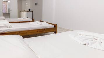 Iron/ironing board, bed sheets