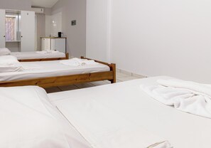 Triple Room, Balcony | Iron/ironing board, bed sheets - Apollo Hotel (Zakynthos)