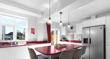 Spacious 5 Bedroom Family Home in Harrow