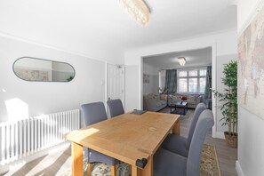 Perhetalo, patio | Ruokasali