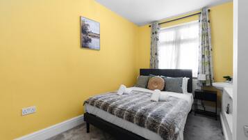 Family House, Patio | Bed sheets
