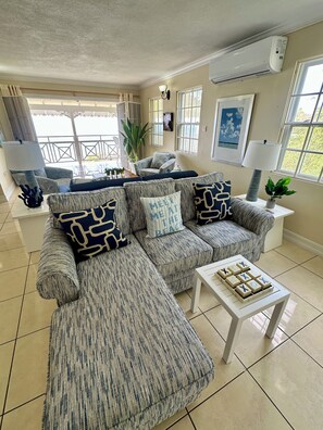 Smart TV, books - New! Le Soleil Couchant Villa - Panoramic Sea Views in Cap Estate (Cap Estate)