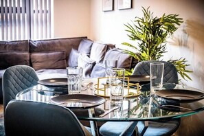 Dining - Superb 1-bedroom apartment in cool Birmingham city center digbeth (Birmingham)