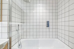 Handtücher, Seife, Toilettenpapier
