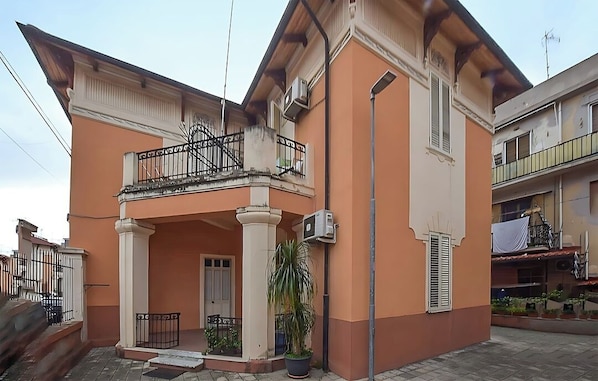 Unclassified image, 1 of 10, button - Vrbo Property (Reggio Calabria)