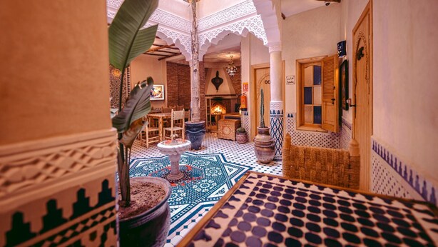 A Moroccan interior with a high ceiling, patterned floor, and traditional decor. - Riad Bleu Azahraa (Safi)