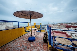 Outdoor dining - Riad Bleu Azahraa (Safi)