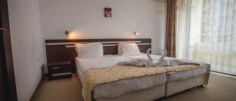 Twin Room, Balcony, Pool View | Free WiFi