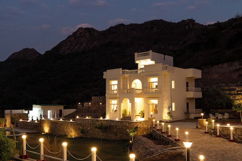 ELIVAAS Mandovar Mountain Valley Retreat