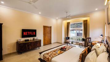 Kolmen hengen deluxe-huone