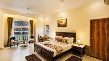 Deluxe Triple Room | Seterika/papan seterika, Wi-fi percuma