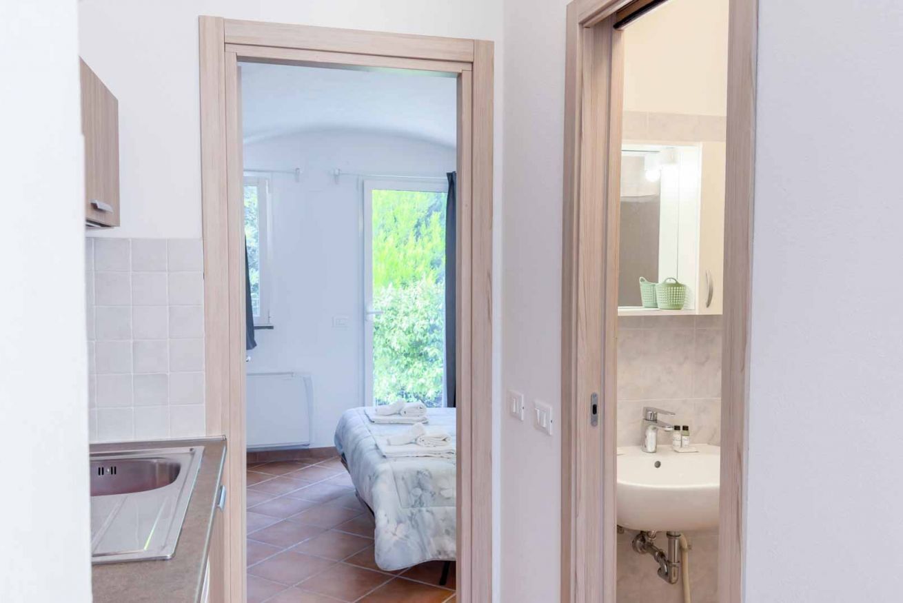 Dusche, Bidet, Handtücher, Toilettenpapier
