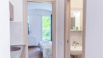 Doccia, bidet, asciugamani, carta igienica