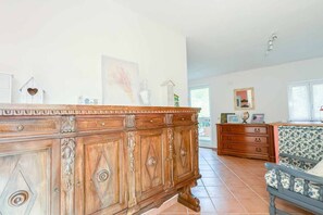 Lobby - Affittacamere Il Gelsomino 6 is a double room located in the peaceful village of Carrodano, in the province of La Spezia. Here guests can enjoy a relaxing stay surrounded by the quiet atmosphere of the Ligurian countryside while still being within easy r (Carrodano Inferiore)