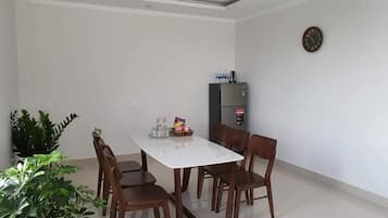 Studio phong cách cổ điển, ban công, quang cảnh thành phố | Khu ăn uống