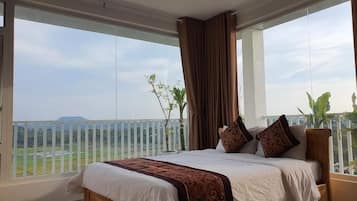 Studio phong cách cổ điển, ban công, quang cảnh thành phố