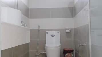 Studio phong cách cổ điển, ban công, quang cảnh thành phố | Phòng tắm