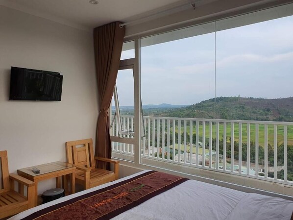 Classic Studio, Balcony, City View - Minh Manh Hotel 2 (Pleiku)