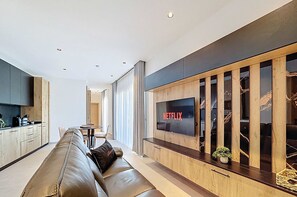 TV - Stunning 2 Bed Penthouse near St. Julian's w/ Pool (Is-Swieqi)