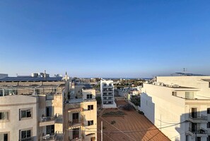 Exterior - Stunning 2 Bed Penthouse near St. Julian's w/ Pool (Is-Swieqi)