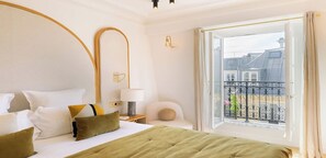 5 bedrooms, desk, iron/ironing board, free WiFi - Fully Air-Conditioned,View Of The Eiffel Tower-Duplex With Services La Madeleine (Paris)