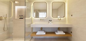 Shower, hair dryer, towels, soap - Fully Air-Conditioned,View Of The Eiffel Tower-Duplex With Services La Madeleine (Paris)