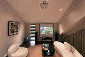 Interior - Chips Cozy Crib (Hanoi)