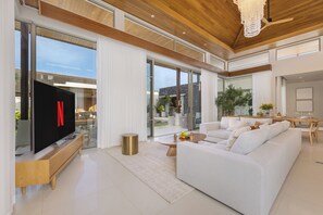 Villa Signature, 4 chambres, piscine privée, vue sur la piscine | Aire de séjour