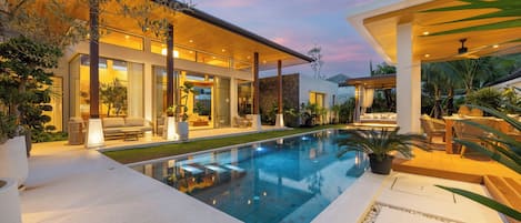 ด้านหน้าที่พัก - ตอนเย็น/กลางคืน