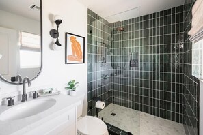 Shower, hair dryer, shampoo - Wildflower: New Build, Heated Pool & Dual Masters (Scottsdale)