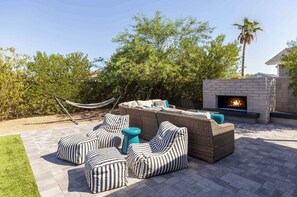 Terrace/patio - The Saguaro: Pool, Fire Pit, BBQ & Patio Lounge (Scottsdale)