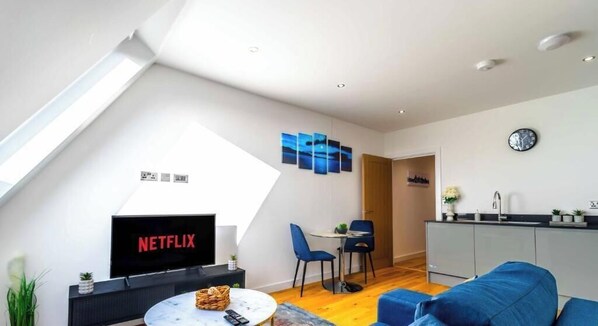 Living area - Perfect 1-bedroom apartment in peaceful Birmingham New School (Birmingham)