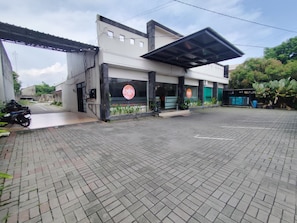Exterior - HOTEL URBAN LATIFA YOGYAKARTA (Depok)